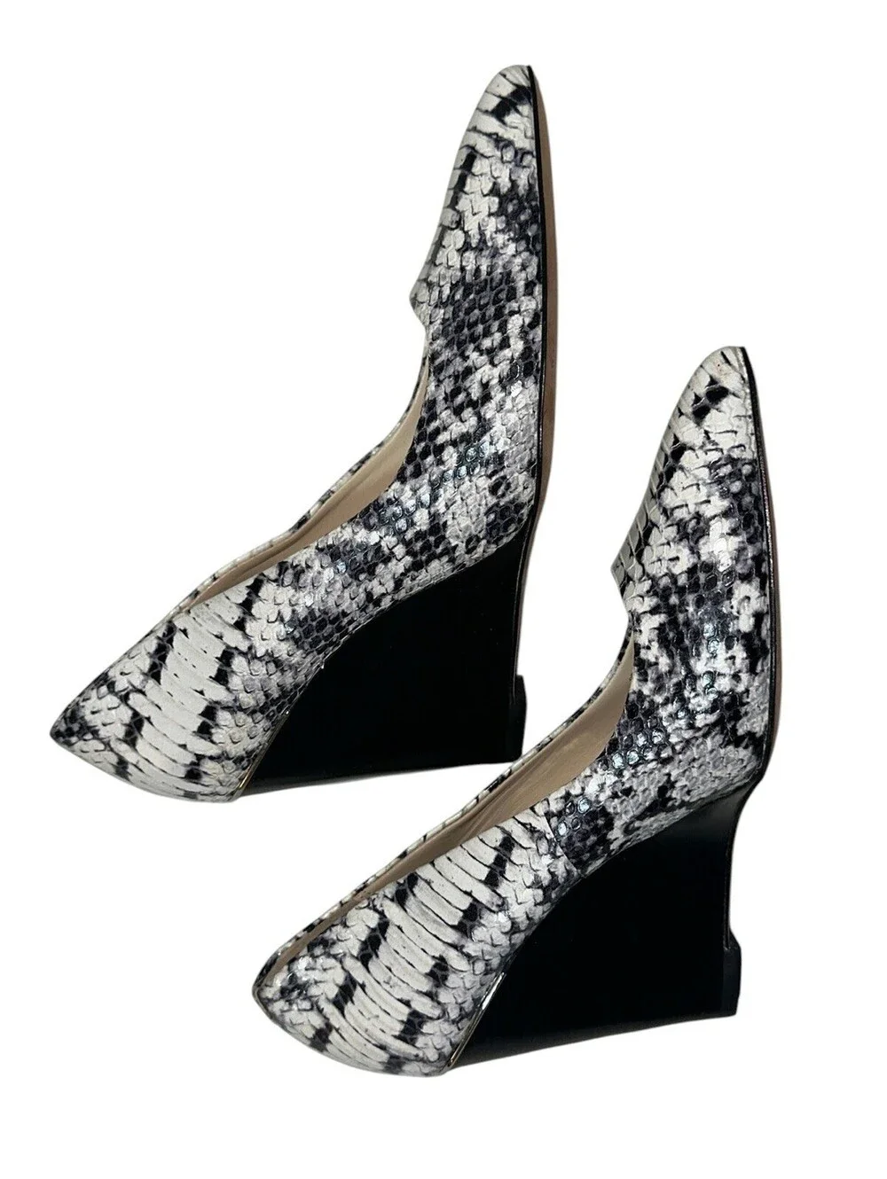 Coach Orchard White & Black Snakeskin Size 8 closed toe wedge heels Excellent
